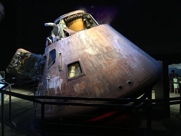 L’émouvante capsule d’Apollo 17 dans laquelle sont revenus les astronautes Evans, Cernan et Schmitt… avec à bord « notre » roche lunaire.